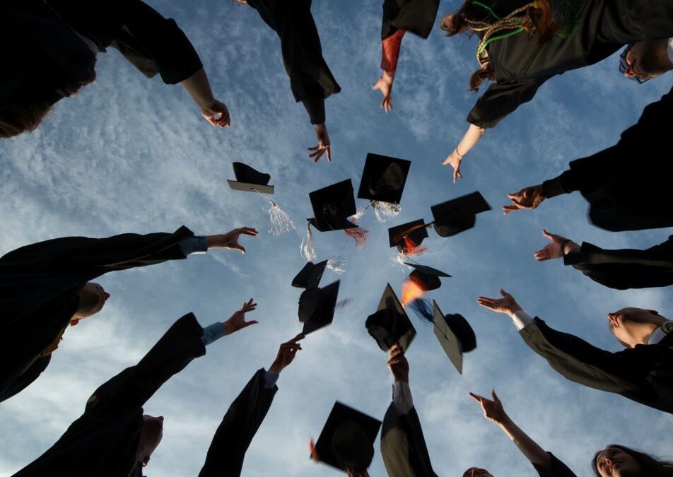 Best Social Media Marketing Freelancer: Top 10 Courses to Take After Graduation